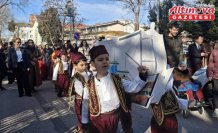 Sinop'ta anaokulu öğrencileri, gemi maketiyle dolaşarak bahşiş topladı