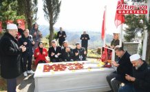 Trabzon Büyükşehir Belediye Başkanı Genç'ten şehit pilot Gençcelep'in mezarına ziyaret