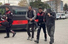 Samsun'da bir araçta 10 silah bulundu, 4 zanlı yakalandı