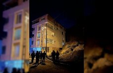 Samsun'da toprak kayması sonucu zarar gören bina boşaltıldı