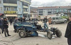 Düzce'de park halindeyken freni boşalan tır, 4 araç ile marketin duvarına çarptı