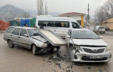 Karabük'te iki otomobilin çarpıştığı kazada 1 kişi yaralandı