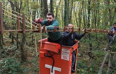 Ormanda sincaplar için köprü yaptılar