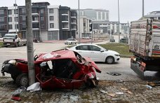 Samsun'da kamyon ile otomobilin çarpıştığı kazada 4 kişi yaralandı