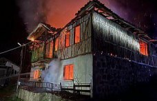 Samsun'da çıkan yangında iki katlı ahşap ev kullanılamaz hale geldi