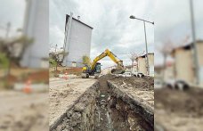 Trabzon'da TİSKİ ekiplerinin kanalizasyon hattı çalışması devam ediyor