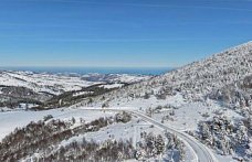 Alaçam'da karla kaplanan 1650 rakımlı Dürtmen Dağı dronla görüntülendi