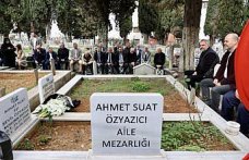 Ahmet Suat Özyazıcı, vefatının 3. yılında mezarı başında anıldı