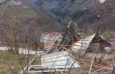 Ordu'da fırtına nedeniyle bazı evlerin çatısı uçtu