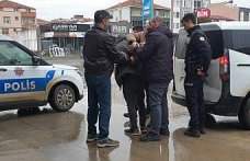 Bafra'da bir kişi, tartıştığı kız kardeşini bıçakla yaraladı