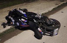 Yakakent'te motosikletin çarptığı yaya ağır yaralandı