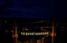 Taşköprü'de minareye ramazan mahyası asıldı