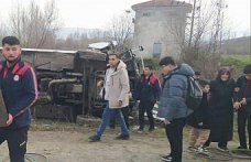 Tokat'ta öğrencileri taşıyan minibüs ile otomobilin çarpıştığı kazada 22 kişi yaralandı