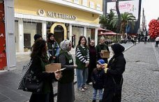 Yeşilay, vatandaşlara kış çayı dağıtarak sağlıklı yaşama ve bağımlılığa dikkati çekti