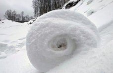 Amasya'da doğada ender oluşan kar ruloları görüntülendi