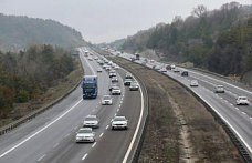 Bayram tatilinden dönenler Anadolu Otoyolu'nda akıcı yoğunluk oluşturuyor