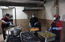 Gümüşhane Belediyesince ramazan ayında vatandaşlara sıcak yemek ulaştırılıyor