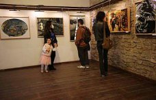 Karabük'te üç farklı tekniğin harmanlandığı resim sergisi açıldı