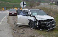 Samsun'da ciple çarpışan otomobildeki 5 kişi yaralandı