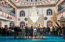 Alaçam'da ödüllü baba-oğul sabah namazı buluşması gerçekleştirildi