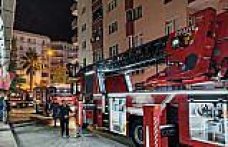 Bafra'da 7 katlı binanın çatı katında çıkan yangın söndürüldü