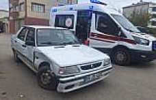 Bafra'da otomobille motosiklet çarpıştı, 2 kişi yaralandı