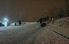 Alaçam'da vatandaşlar karın tadını kayarak çıkardı