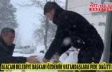 Alaçam Belediye Başkanı Özdemir vatandaşlara pide dağıttı