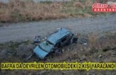Bafra'da devrilen otomobildeki 2 kişi yaralandı