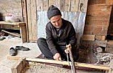 Geleneksel beşik ustası kaybolmaya yüz tutan mesleğini yaşatmaya çalışıyor