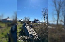 Bafra'da direğe çarpıp devrilen otomobilin sürücüsü yaralandı