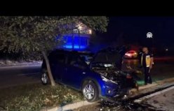 Alaçam ’da ağaca çarpan otomobildeki 3 kişi yaralandı