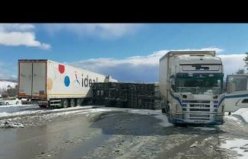 Amasya'da 6 aracın karıştığı kaza yüzünden ulaşım kontrollü sağlanıyor