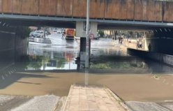 ANKARA - Beşevler'de bulunan bir alt geçit su baskını nedeniyle ulaşıma kapandı