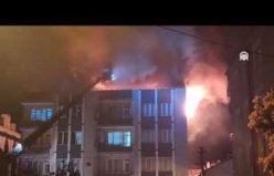 Bafra'da binanın çatı katında çıkan yangın hasara neden oldu