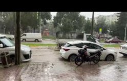 Bafra da sağanak yağmur logarları taşırdı