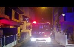 Bafra’da evde çıkan yangında 4 kişi dumandan etkilendi