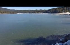 Bolu'da Aladağ Göleti'nin yüzeyi buz tuttu