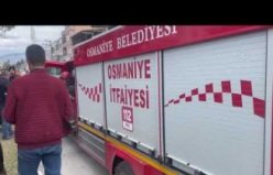 Depremde hasar gören 2 katlı bina çöktü