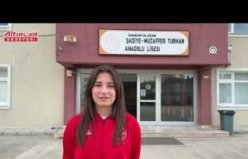 Dünya Kupası'nda üçüncü olan milli bocceci Yağmur Tosun, okulunda çiçeklerle karşılandı