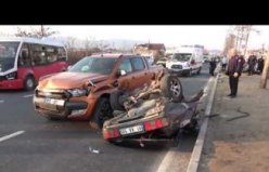 Düzce'de kamyonetle çarpışan otomobilin sürücüsü ağır yaralandı
