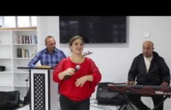 Evinden çıkamayan yaşlılar “büyükler kreşi“nde sosyalleşme imkanı buluyor