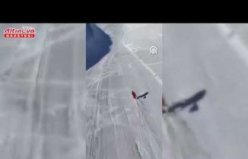 Ladik'te öğrenciler ellerinde bayraklarla kayak yaptı