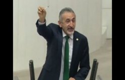 MİLLET AŞIYI BULAMIYOR BARİ GÖRSÜN DEDİ MECLİSTE ŞIRINGAYI GÖSTERDİ