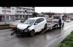 Samsun'da bariyere çarpan otomobildeki 3 kişi yaralandı