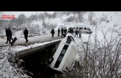 Samsun'da cenazeye gidenlerin bulunduğu minibüs devrildi, 15 kişi yaralandı