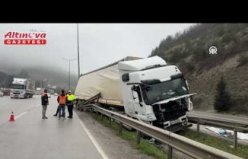 Samsun'da freni boşalan tır refüje çıktı