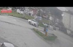 Samsun'da iki otomobilin çarpıştığı kaza güvenlik kamerasında