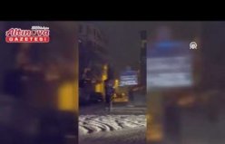 Samsun'da kar yağışında yön tabelalarını temizleyen öğrenci ödüllendirildi