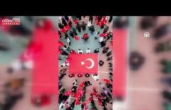 Samsun'da öğrenciler Türk bayraklarıyla koreografi oluşturdu